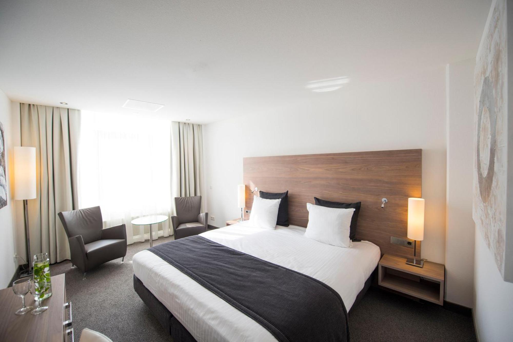 Superior King Room Spa Access